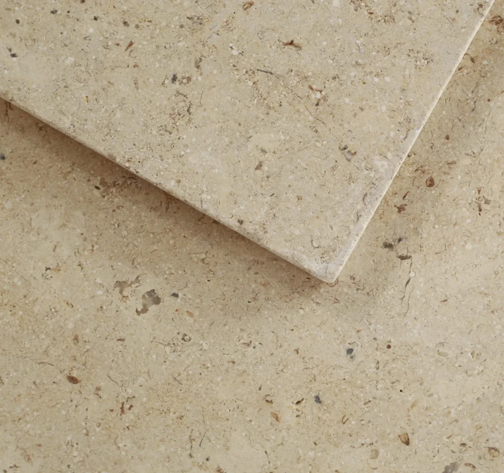 imperial-Gold-Tumbled-Hond-scaled